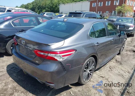 2020 Toyota Camry Se z USA, uszkodzony, nr VIN 4T1G11AK0LU932886